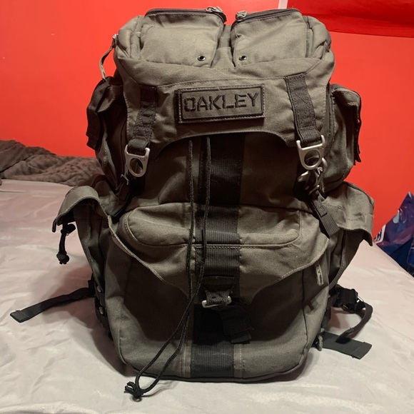 oakley mechanism backpack
